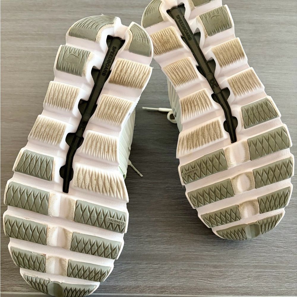 On Running Cloudswift Women's Grey and White Sneakers - Picture 4 of 6
